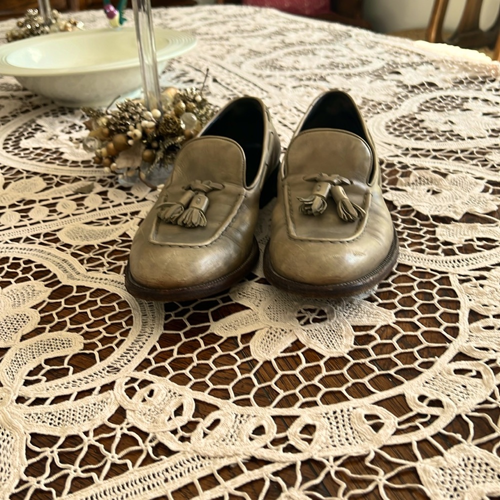 Gray distressed loafer with tassels size 10